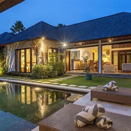 Villa Tiga Mangga By Optimum Bali Villas เซมินยัค ภายนอก รูปภาพ