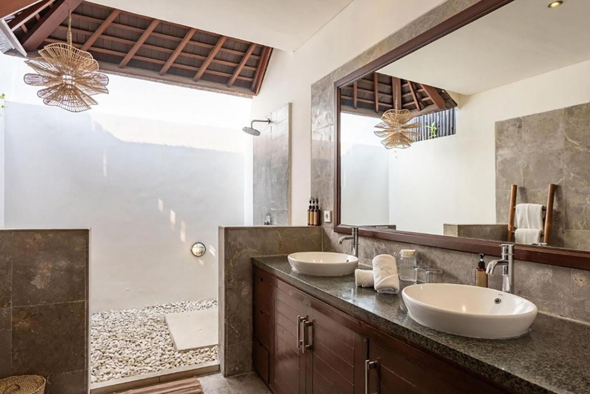 Villa Tiga Mangga By Optimum Bali Villas เซมินยัค ภายนอก รูปภาพ